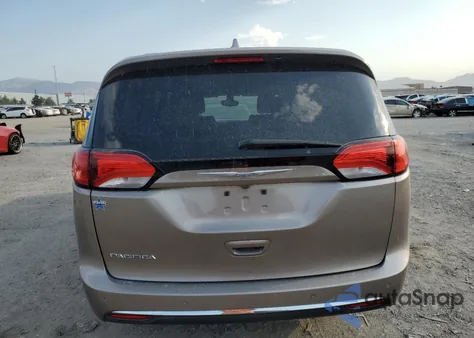 2017 Chrysler Pacifica Touring L z USA, uszkodzony, nr VIN 2C4RC1BG7HR720427